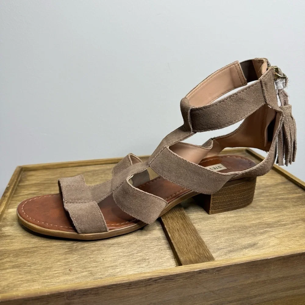 Steve Madden Daviss gladiator sandal in taupe suede
